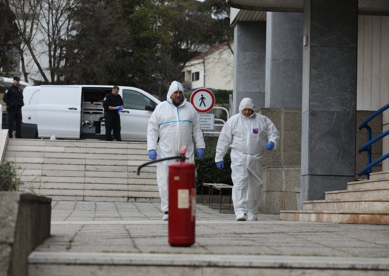 [FOTO] Požar oko policijske zgrade u Puli namjerno izazvan, policija traga za počiniteljem