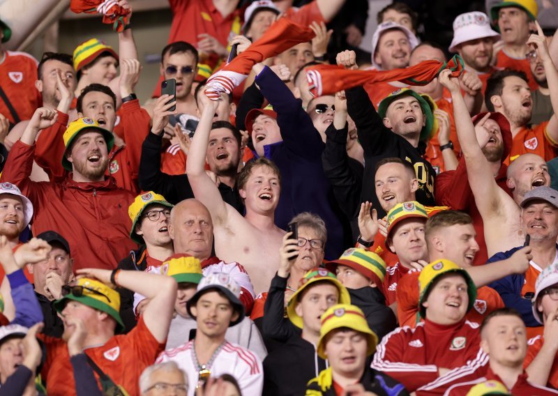 Nisu li sjajni? Navijači Walesa napunili tribine na utakmici četvrtoligaške nogometne utakmice u Splitu