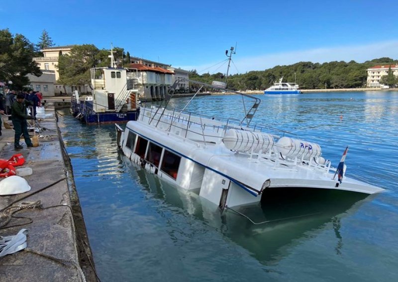 Havarija na Brijunima: Potonuo brod 'Brijunka', oštećen i trajekt