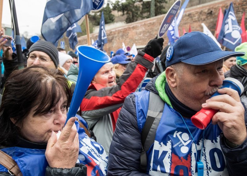 Zbog prijedloga o povećanju dobi za odlazak u mirovinu na 68 godina prosvjedi i u Pragu