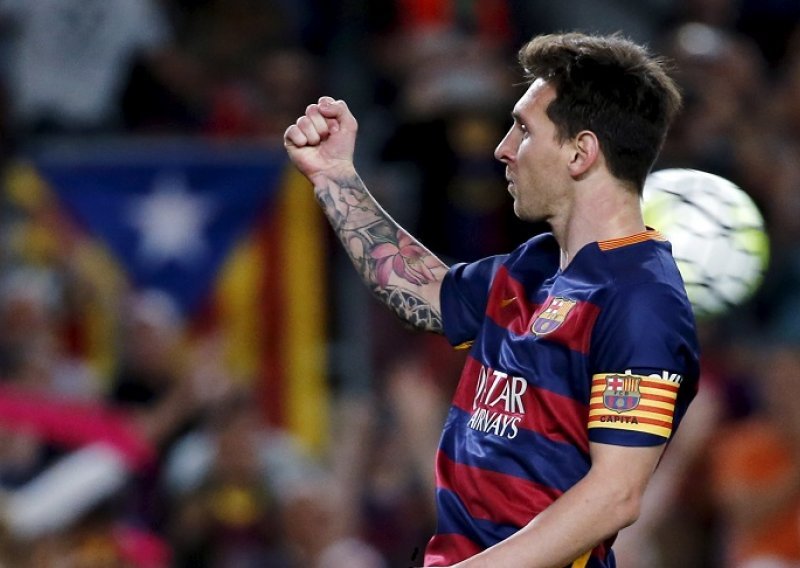 Messi zapucao penal pa u svom stilu dotukao protivnika!