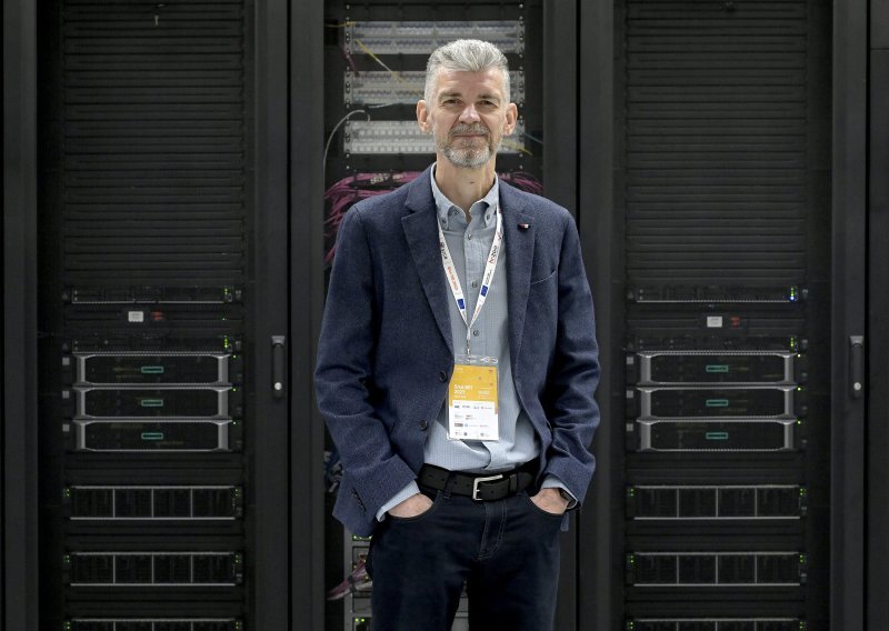 [FOTO] U podatkovnom centru Srca predstavljen 'Supek', najjače superračunalo u Hrvatskoj