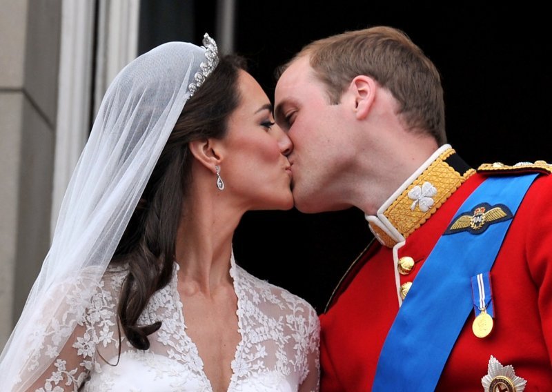 Od njihovog je vjenčanja prošlo 12 godina, no javnost tek sada ima prilike vidjeti što je Kate Middleton rekla princu Williamu