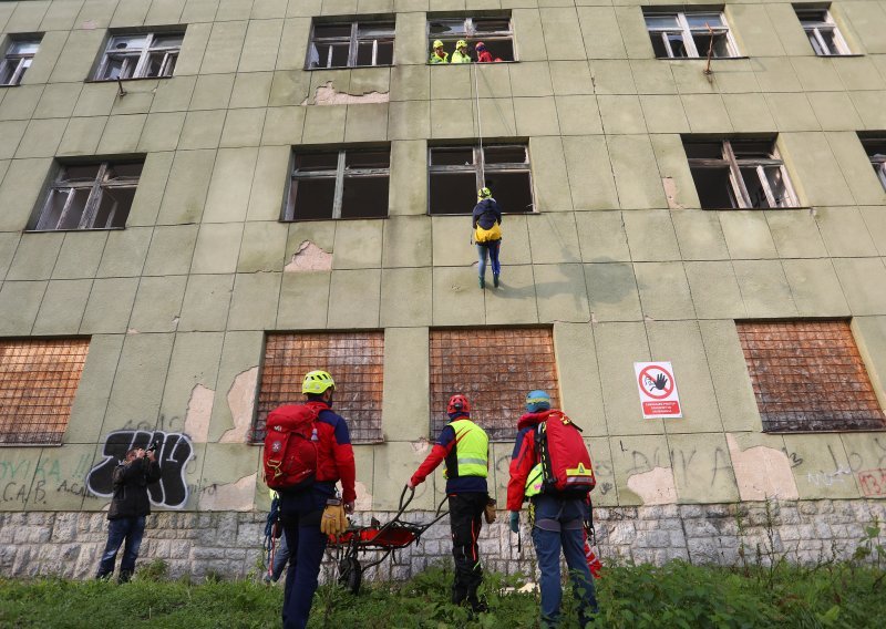 Vrličani ustupili HGSS-ovcima zgradu napuštene škole: Već imaju plan što će tamo napraviti