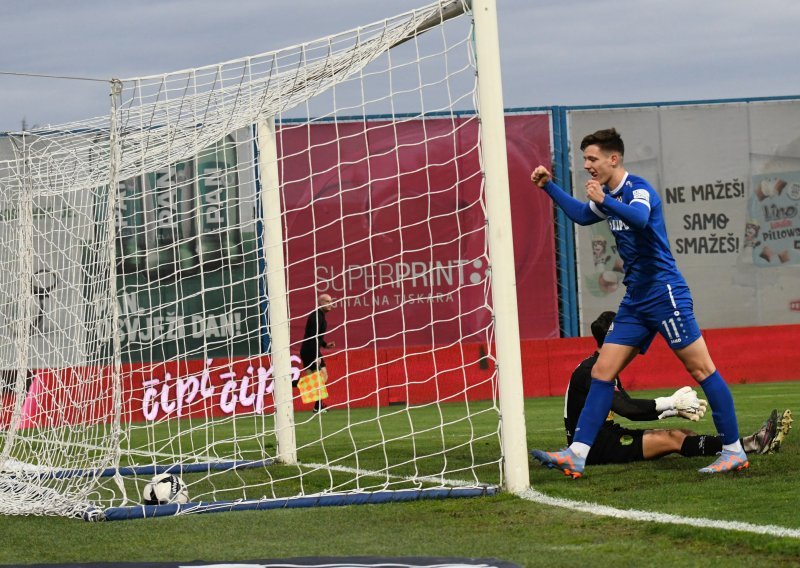 [VIDEO/FOTO] Slaven srušio Istru, Mudražija zabio gol pa tražio penal. Pogledajte smiješnu situaciju...