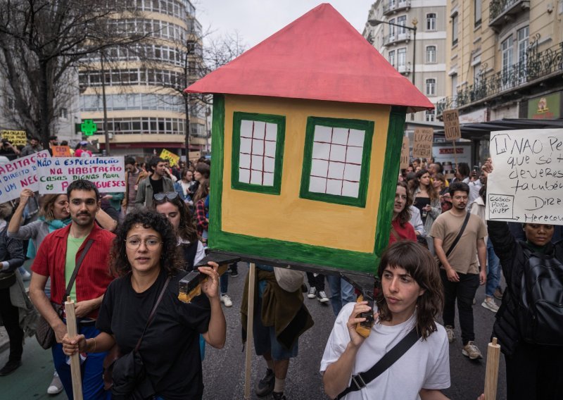 Tisuće na prosvjedu zbog vrtoglavih cijena stanova: Nemamo gdje živjeti, sve se iznajmljuje turistima