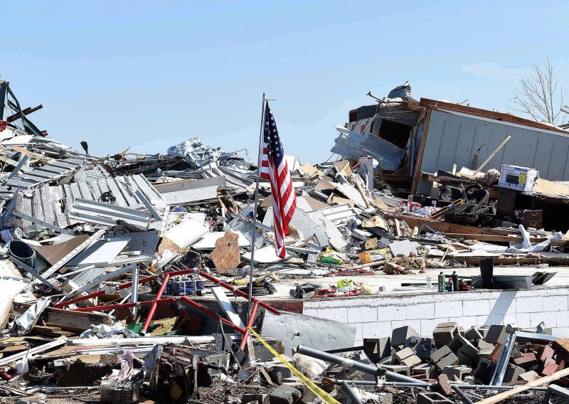 U oluji na istoku SAD-a 18 mrtvih, mnoštvo ozlijeđenih