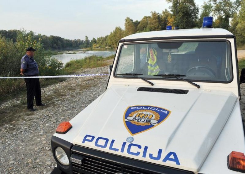 Ugledali mrtvo tijelo dok su vozili pedalinu po jezeru