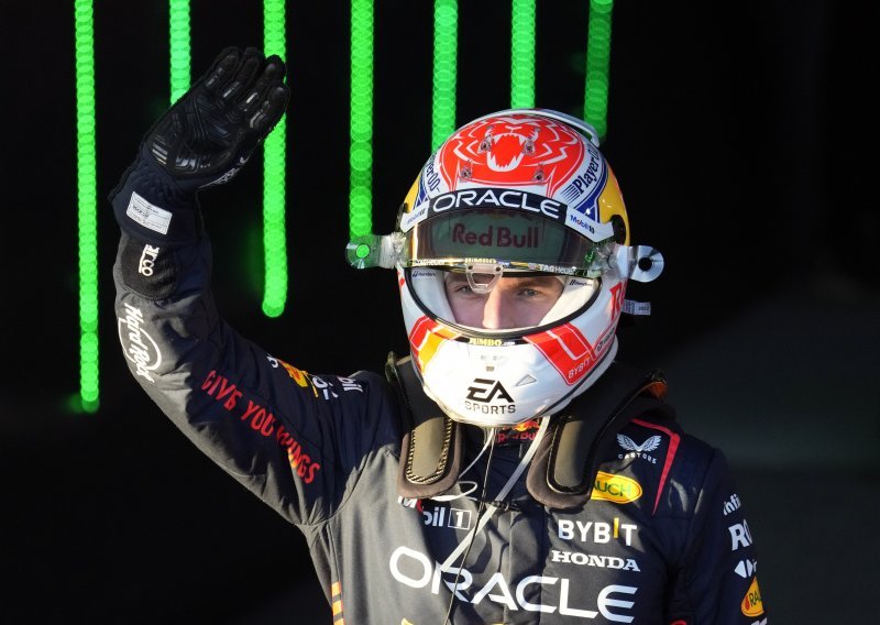 [FOTO] Maxu Verstappenu pobjeda u kaotičnoj utrci; start ponavljan čak tri puta, brojne nesreće dva kruga prije kraja
