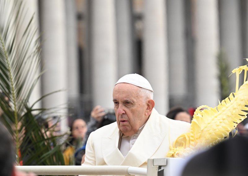 Papa Franjo održao misu na Cvjetnicu dan nakon puštanja iz bolnice