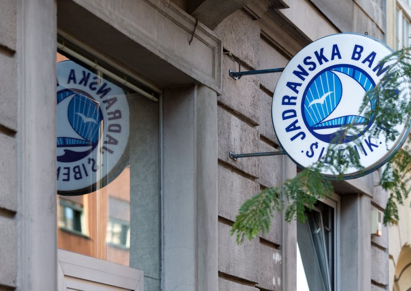 HPB uputio obvezujuću ponudu za kupnju Jadranske banke