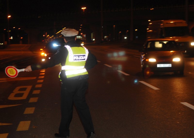 Pijana vozačica u Zagrebu oštetila četiri parkirana vozila