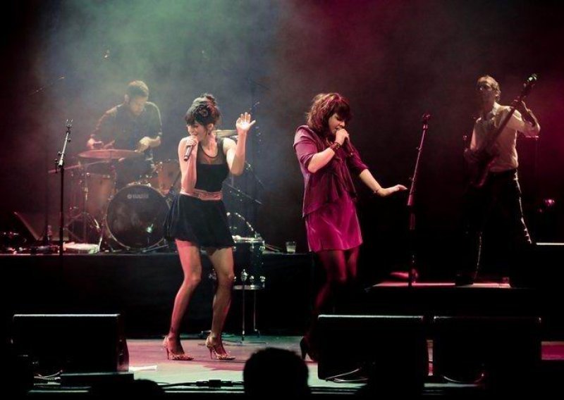 Nouvelle Vague na Party Unitedu