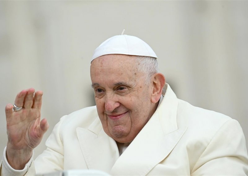 Papa Franjo s mladima o Tinderu, LGBT populaciji i govoru mržnje s oltara