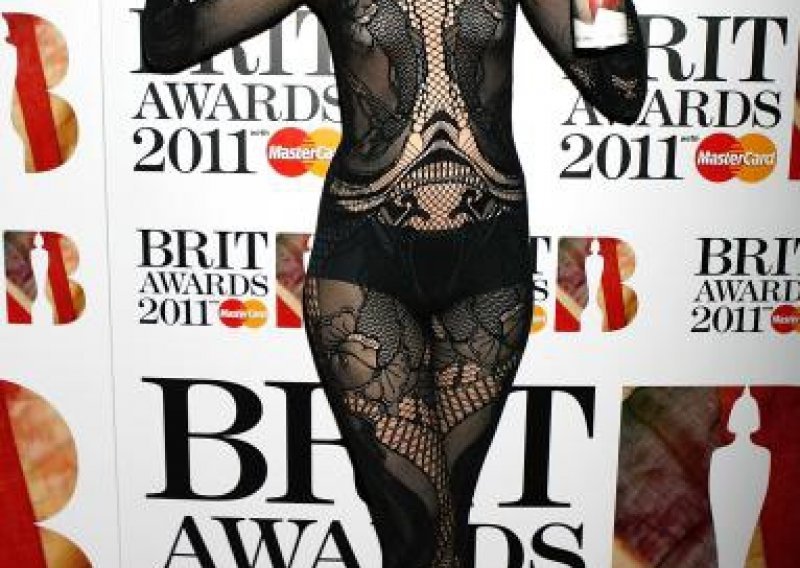 Jessie J na Brit Awards u najlonki od glave do pete