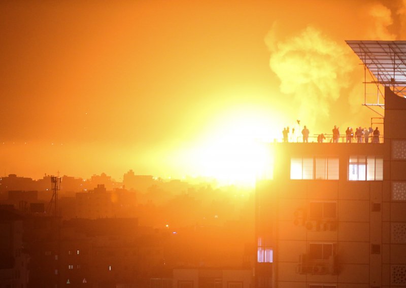 Izrael odgovorio zračnim udarima na pojas Gaze, napadnut i Libanon