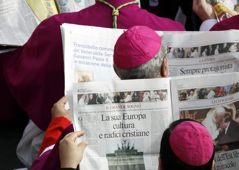'Vatikan nam nije oduzeo prsten i štap'