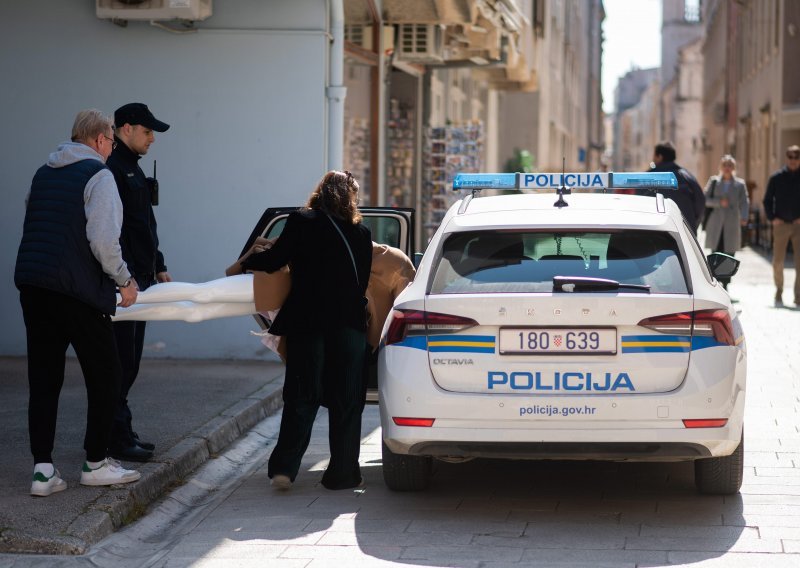 Policija ‘privela‘ lutku ispred crkve nakon što ih je nazvao župnik