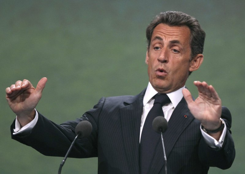 Sarkozy traži da se uvede red u 'tricolore'