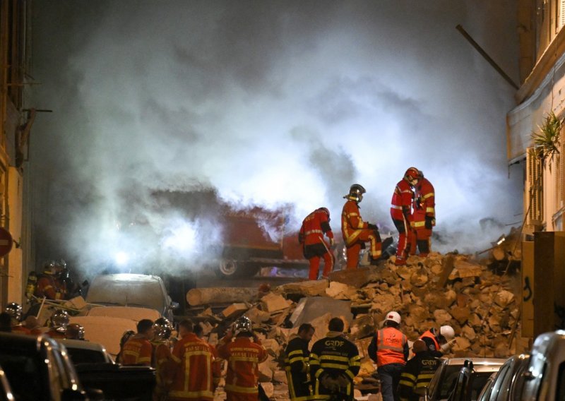 Na Uskrs se urušila zgrada u Marseilleu, potragu za preživjelima otežava požar