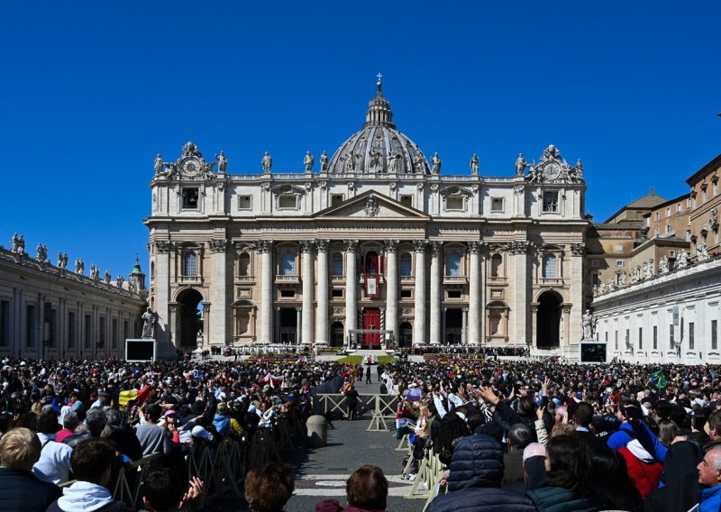 Zaokret u Vatikanu: Žene i laici će moći glasati na idućem sastanku biskupa