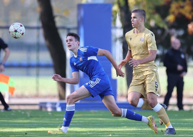 Igor Bišćan u petak ga doveo na trening, u subotu 'gurnuo u vatru'