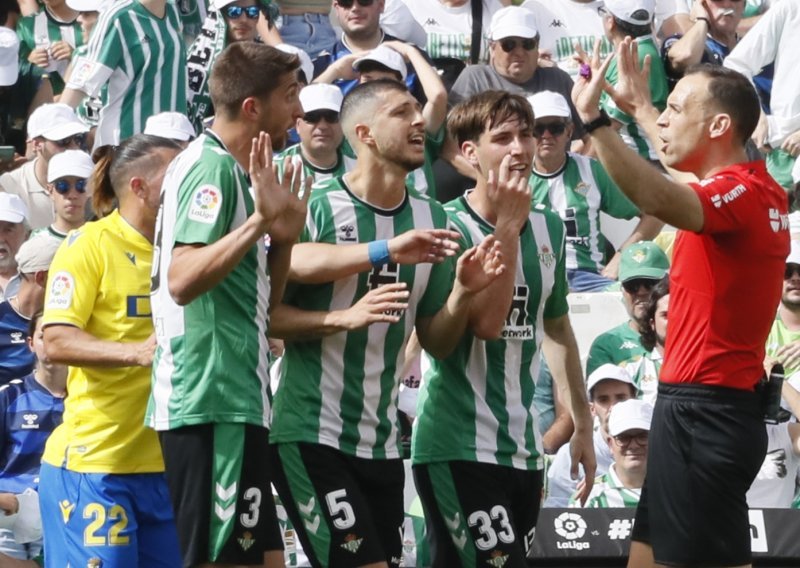 Betis mašta o Ligi prvaka, ali s devet igrača teško da može pobijediti ikoga