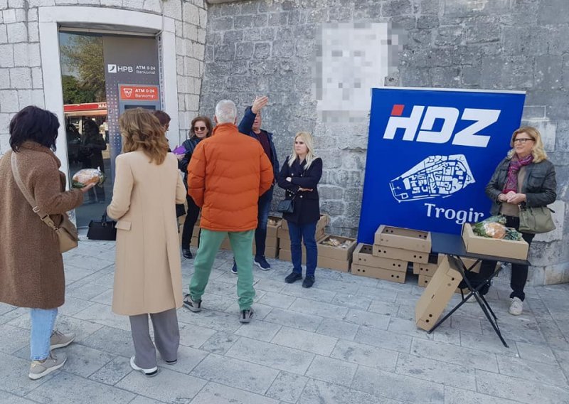 Trogirski HDZ-ovci zamutili partizansku ploču na fotografijama, ne ide im uz sirnice