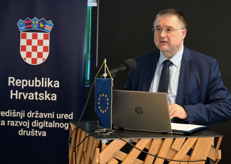 Završeni projekti digitalnih upisa te elektroničkog potpisa i pečata