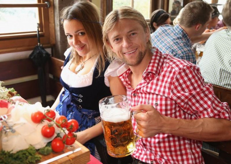 Bayernovi igrači s ljepšim polovicama na Oktoberfestu