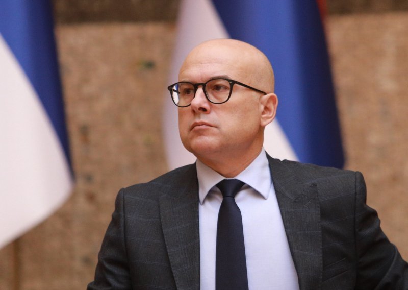 Srbijanski ministar obrane: Laž je da šaljemo oružje Ukrajini