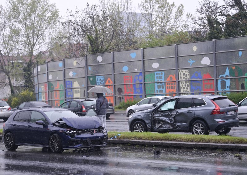 Sudarilo se pet vozila na Slavonskoj aveniji u Zagrebu, nastala je prometna gužva