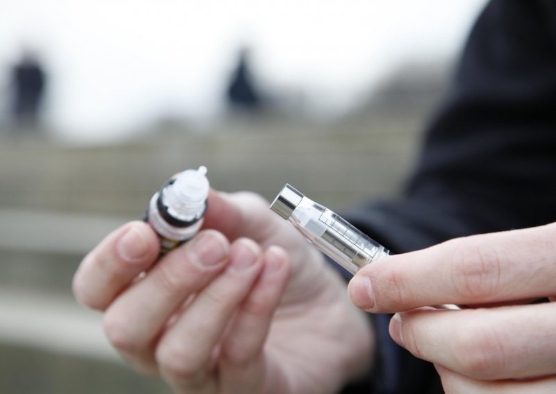 U Engleskoj trudnicama plaćaju da koriste e-cigarete