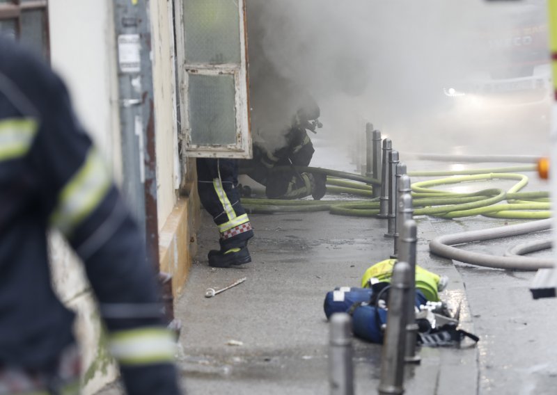 Buknuo požar u stanu u Mokošici, dubrovački vatrogasci na terenu