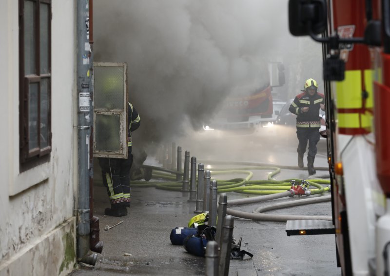 U centru Zagreba buknuo požar, brzom reakcijom vatrogasaca spašena jedna osoba