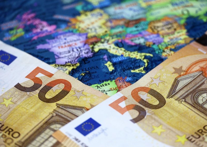 Eurobarometar pokazao koliko Hrvata misli da je uvođenje eura bio dobar potez