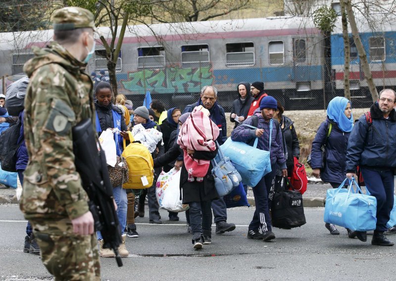 Srbija zaustavila migrante, ali granica ostaje otvorena