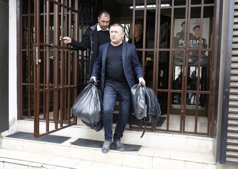 Vukovarski župan Dekanić izašao iz pritvora