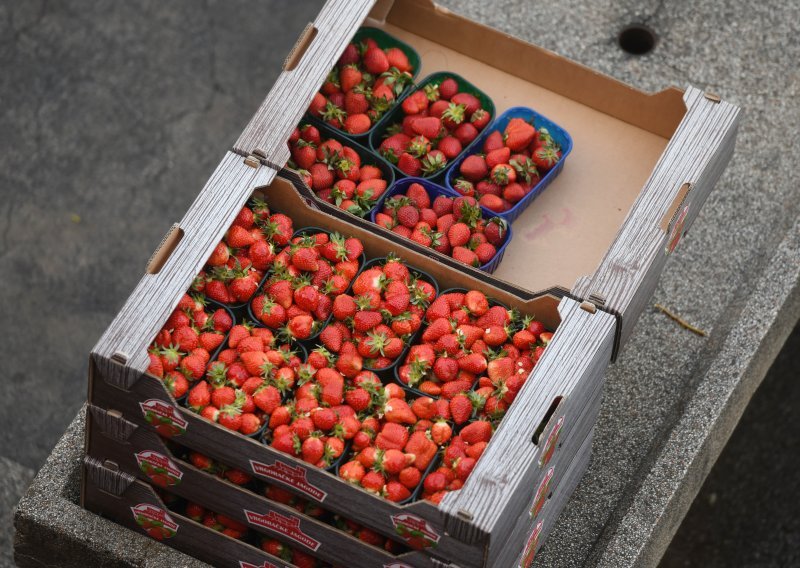 Tržnice preplavile 'vrgoračke' jagode, proizvođači kažu da nisu domaće