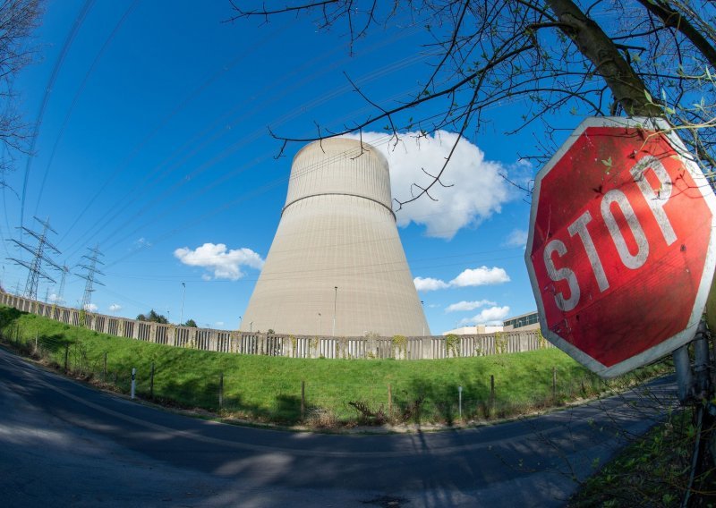 Njemačka za par sati gasi zadnje atomske reaktore, većina građana - protiv