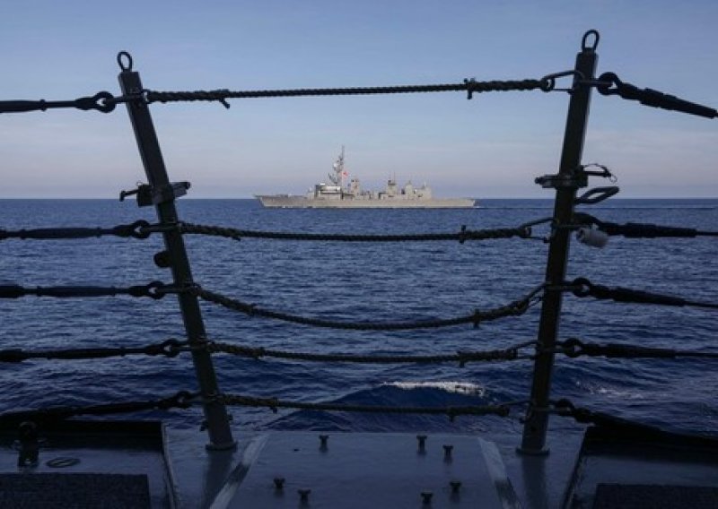 Kina pozorno nadzirala prolazak američkog ratnog broda kroz Tajvanski tjesnac