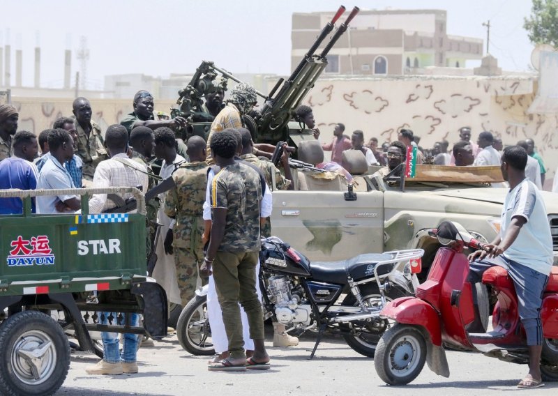 Sudanski general prekida pregovore s paravojskom, UN traži humanitarne koridore