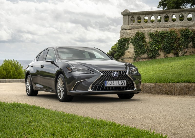 Lexus ES, najpopularnija Lexusova limuzina prešla tri milijuna prodanih primjeraka