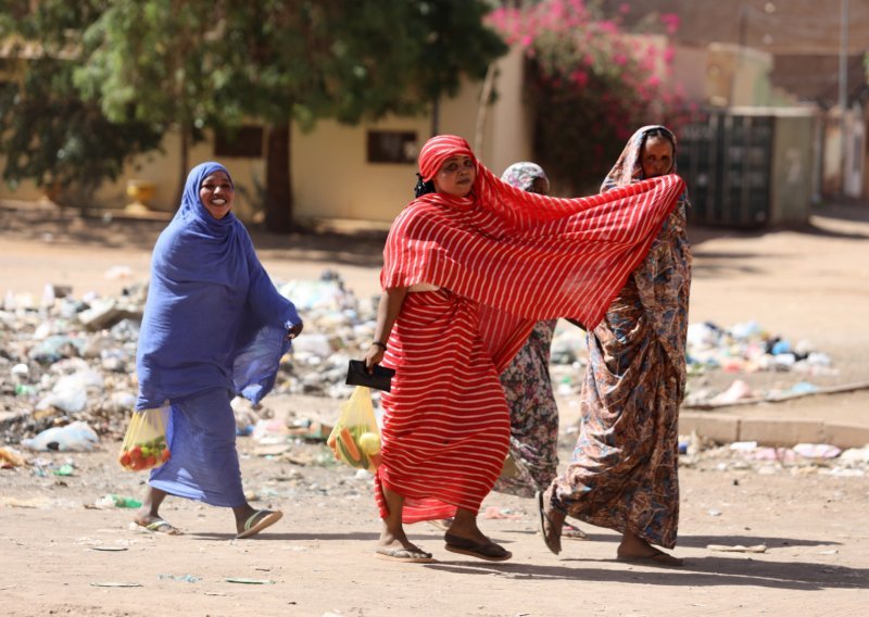 U Kartumu civili bježe od sukoba, velik broj mrtvih
