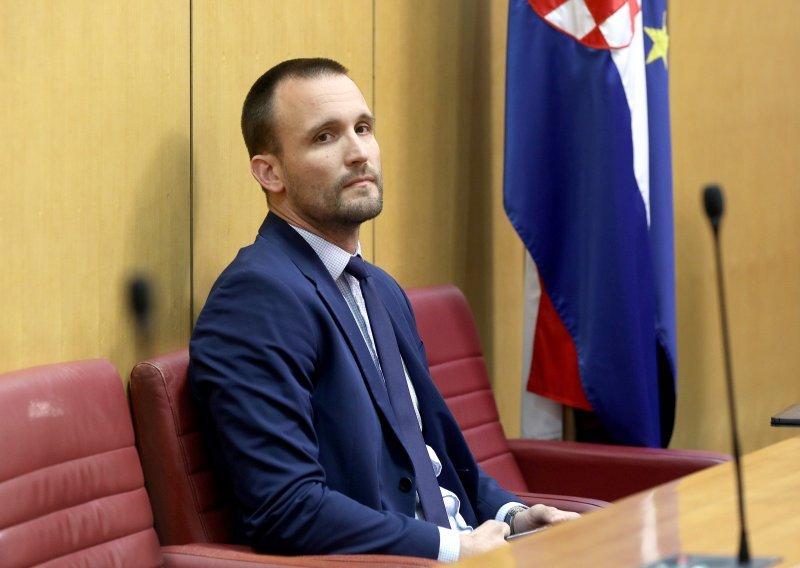 Ministar Erlić: Dobro povlačimo EU sredstva; oporba ima zamjerke