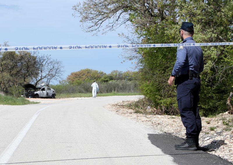 Policija se očitovala o mrtvoj osobi u zapaljenom automobilu