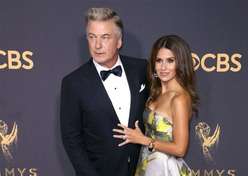 Ona je uz njega i u najtežem periodu: Alec Baldwin zahvalio supruzi Hilariji