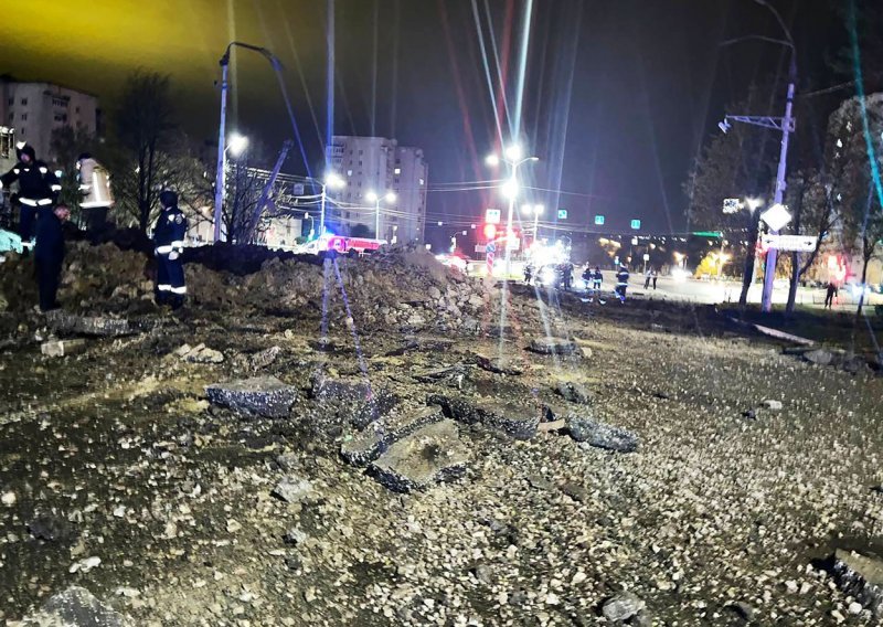 Rusi pogodili Belgorod: Pogledajte trenutak eksplozije