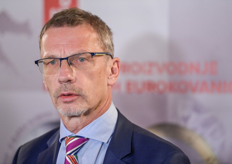 Guverner Vujčić: 'Ove godine bi plaće mogle biti uzrok inflacije jer snažno rastu'