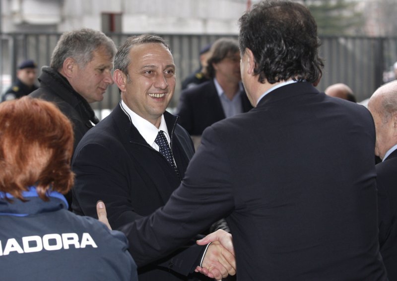 Mamić samo hvali, Svaguša psuje i hvali